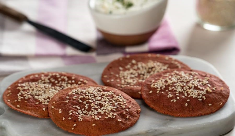 Tostadas Horneadas De Betabel Con Sal Y Azucar