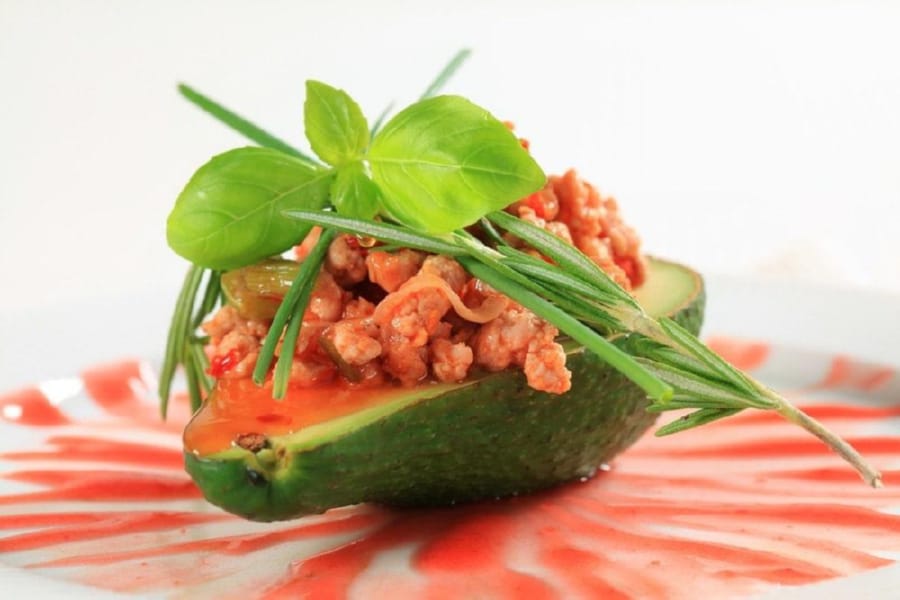 Aguacate Relleno de Tinga de Pollo 