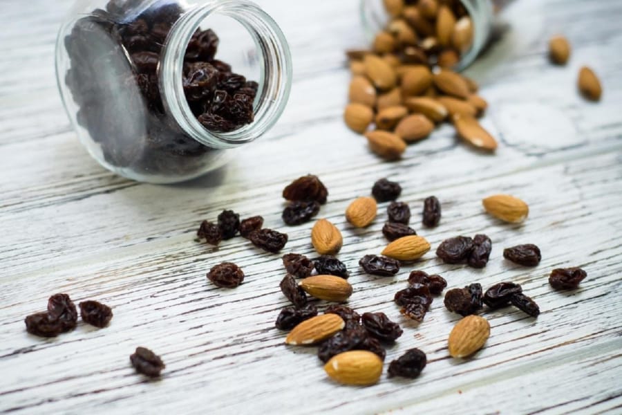 Almendras y Pasas