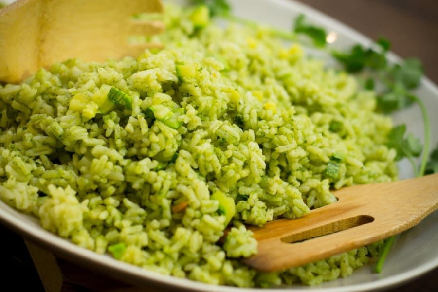 Arroz de Cilantro con Caldo de Pollo