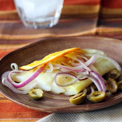 Bacalao al Horno con Naranjas y Aceitunas