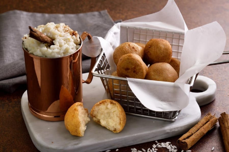 Bolitas Fritas de Arroz con Leche