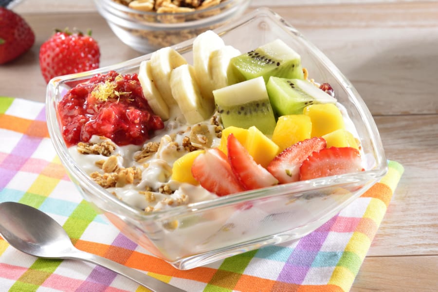Bowl Coco con Granola y Puré de Frambuesas