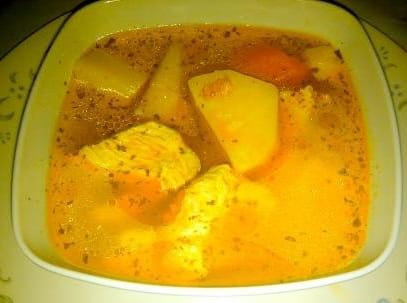 Caldo de Pollo con Verduras y Sopa de Letras