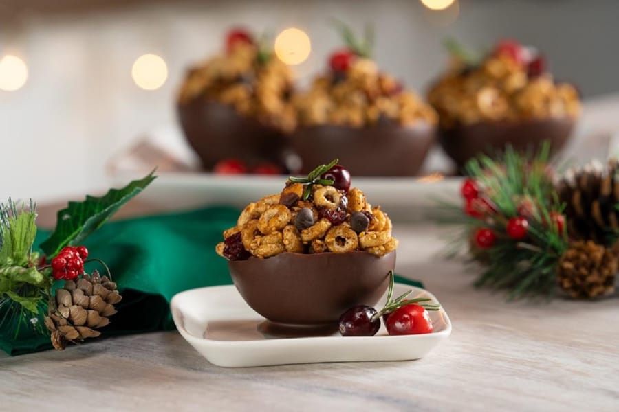 Canastita Navideña de Chocolate con Frutos Secos 