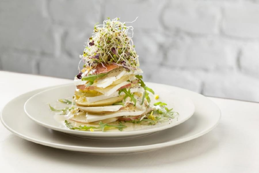 Carpaccio de Manzana con Queso de Cabra