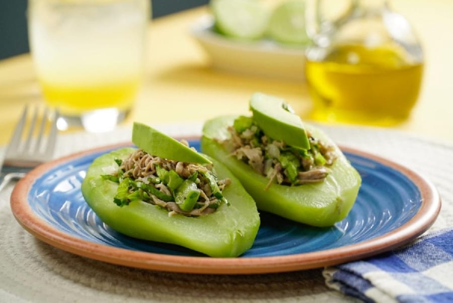 Chayotes Rellenos de Salpicón