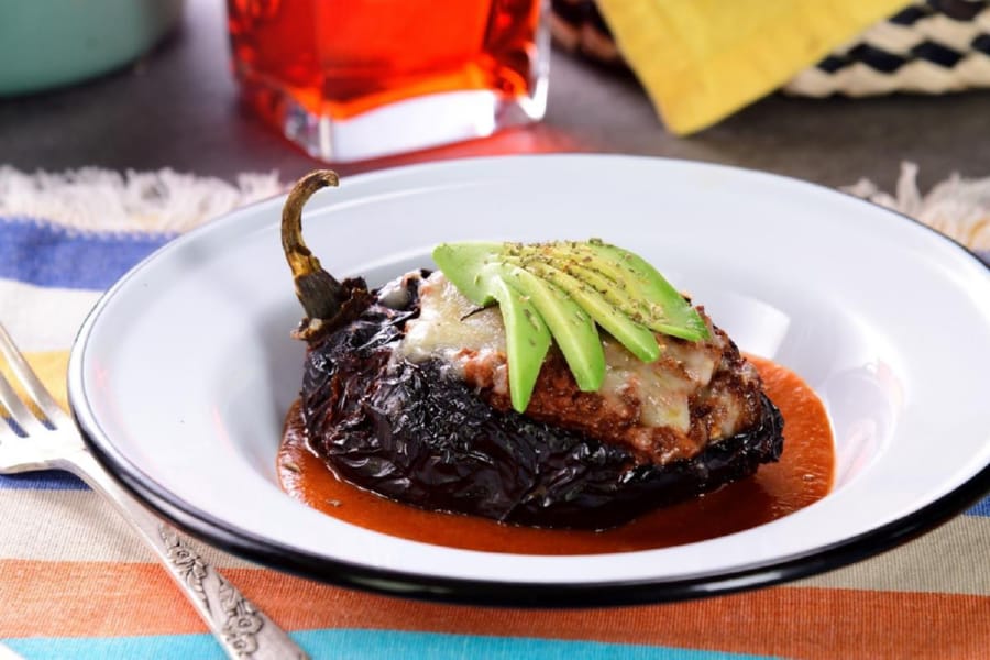 Chile Ancho Relleno de Frijol con Queso