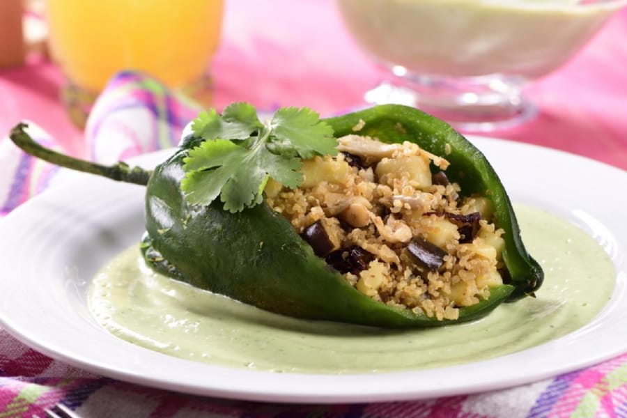 Chile Poblano de Relleno de Quínoa