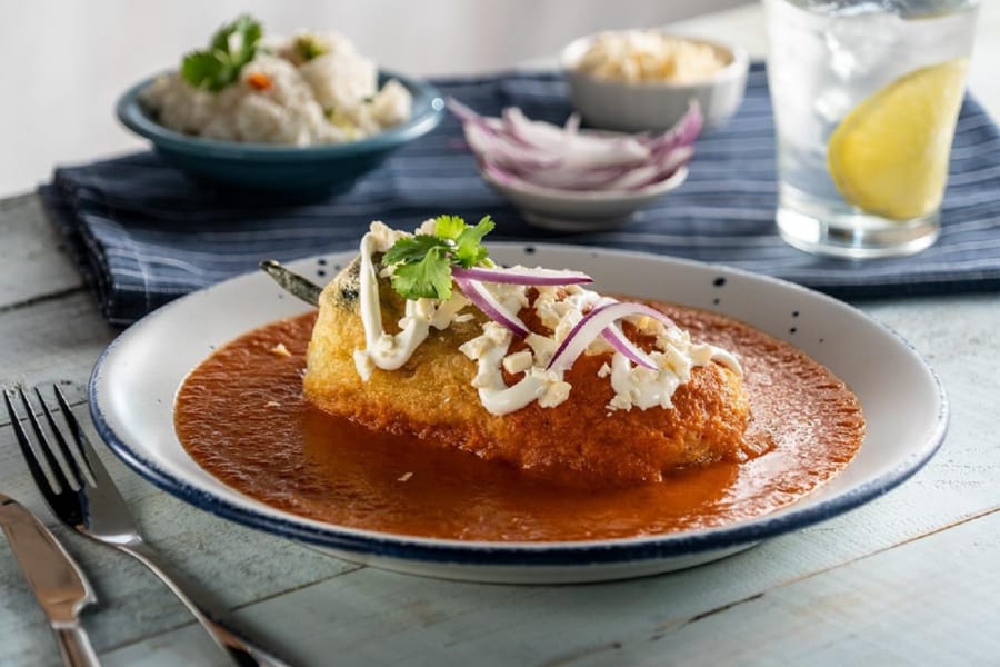 Chile Relleno de Atún en Caldillo de Jitomate