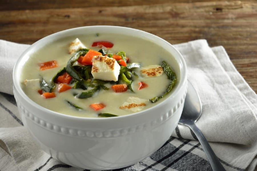 Crema de Chile Poblano con Queso Panela Asado