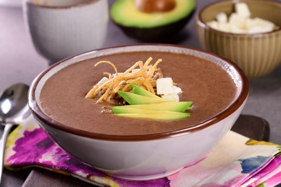 Crema de Frijol con Chipotle