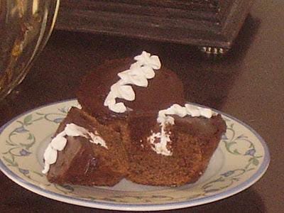 Cupcake de Chocolate Relleno de Crema