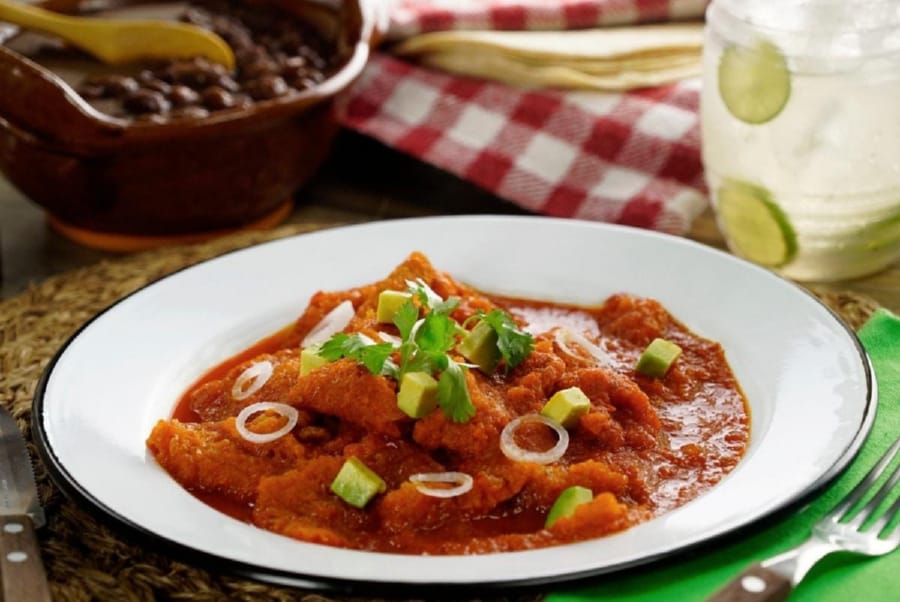 Delicioso Chicharrón en Salsa Roja