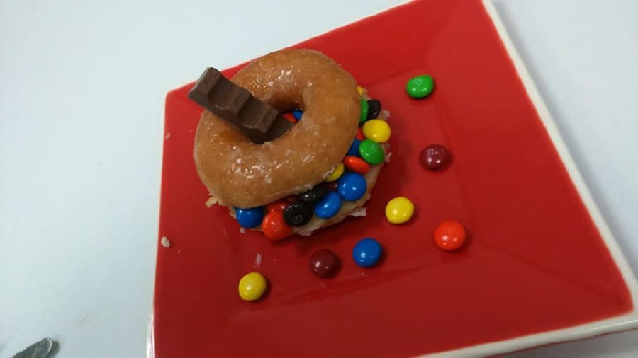 Donas Krispy Kreme con M&M