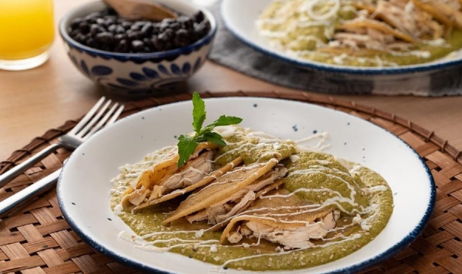 Enchiladas de Pollo con Mole Verde