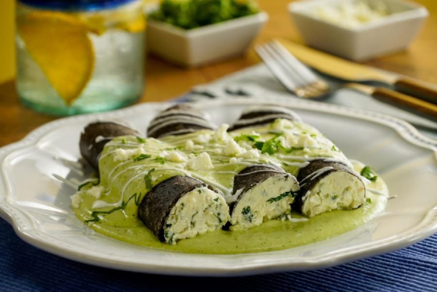 Enchiladas de Requesón con Chile Poblano | Con Sal y Azucar