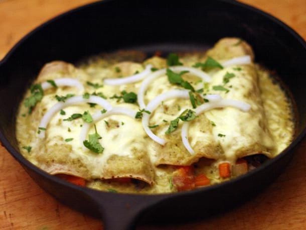 Enchiladas Suizas con Queso Crema