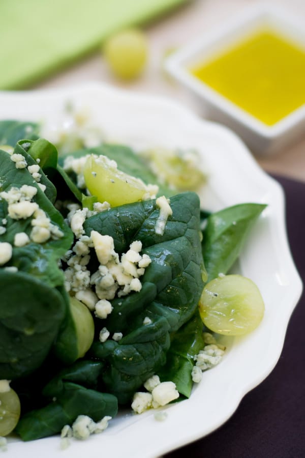 Ensalada de Espinacas con Gorgozola y Uvas