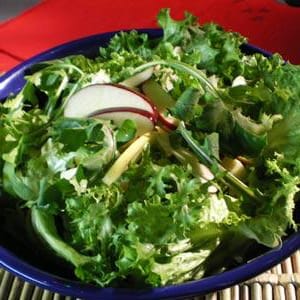 Ensalada de manzana con vinagreta de jamaica