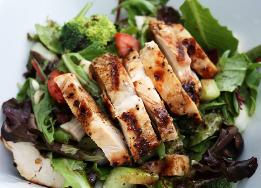 Ensalada de Pollo Asado