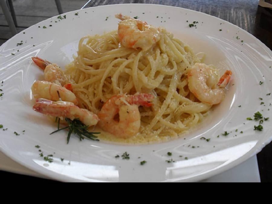 Espagueti con Camarones en Salsa Cremosa