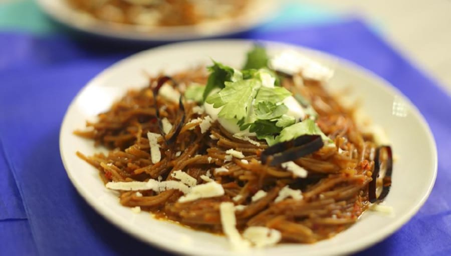 Fideo Seco con Chile Guajillo