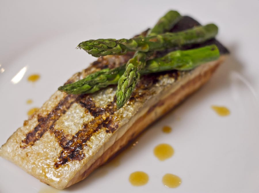 Filete de Salmón con Salsas Asiáticas