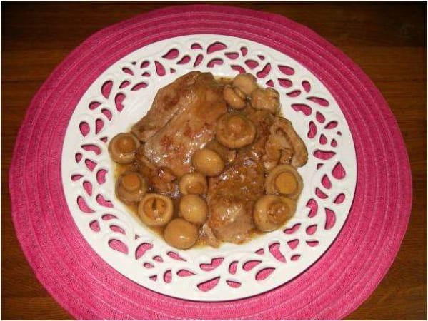 Filetes de Ternera en Salsa con Champiñones