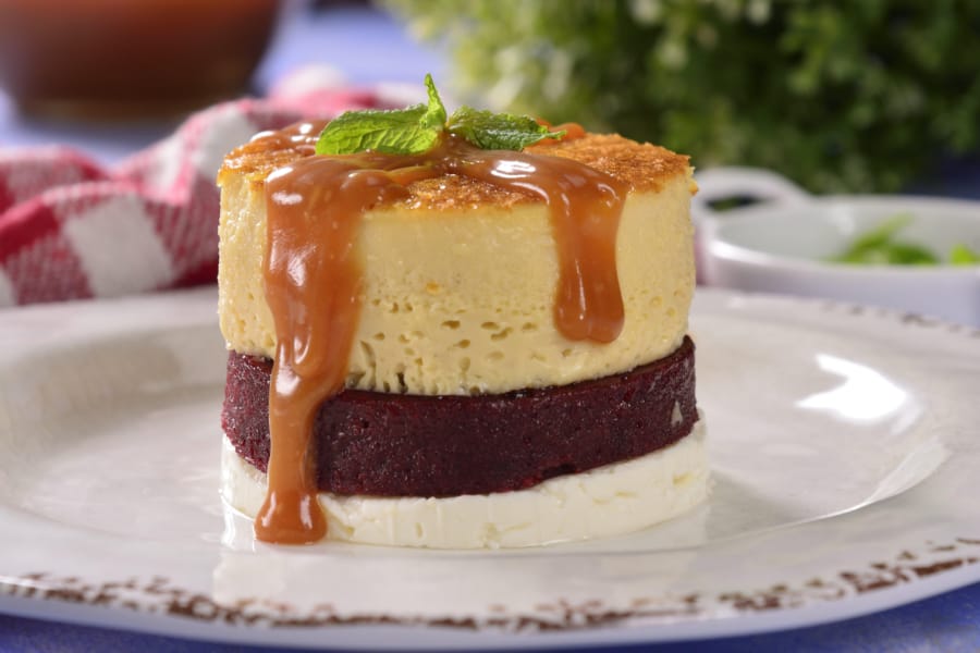 Flan de Vainilla con Queso Panela y Jalea de Arándano