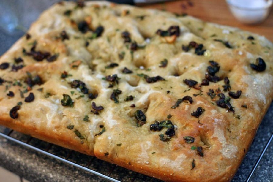 Focaccia de Hinojo y Aceitunas