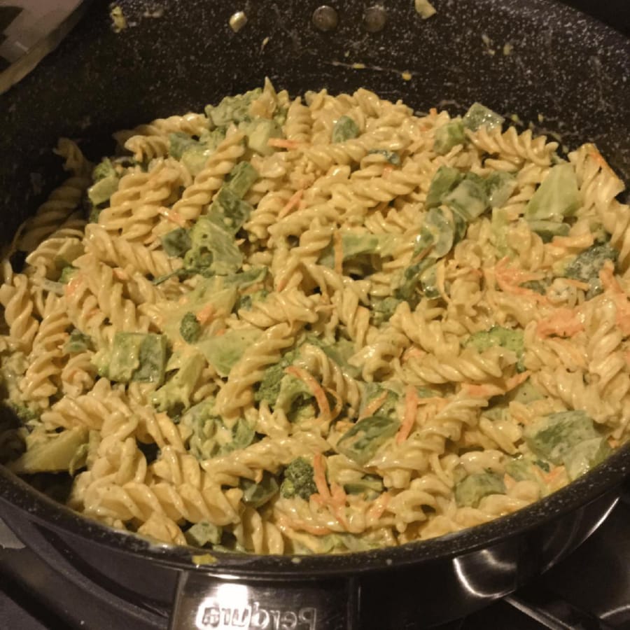 Fusilli Primavera en Salsa de Crema con Chile Quebrado