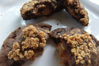 Galletas de Chocolate con Corazón de Caramelo