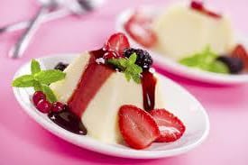 Gelatina de Yoghurt con  Frutos Rojos  