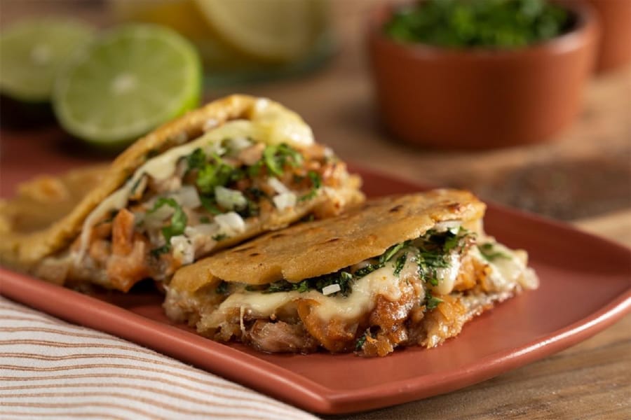 Gorditas de Carnitas Gratinadas 