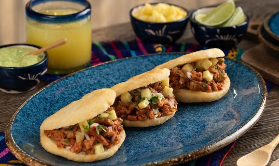 Gorditas Rellenas de Pastor 