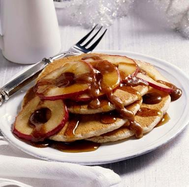 Hot Cakes con Manzanas y Caramelo