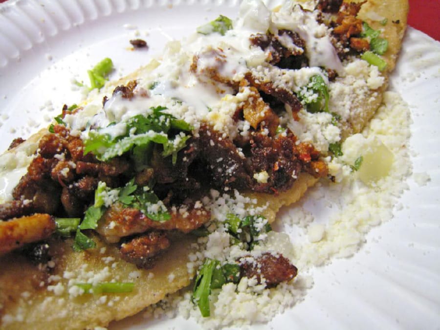 Huarache de Chorizo