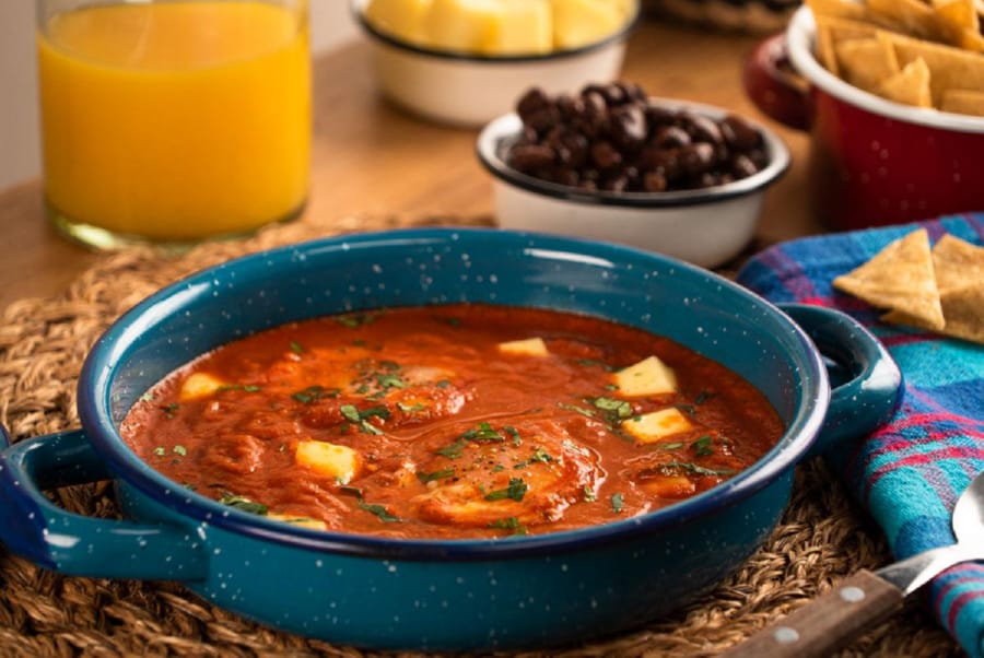 Huevos Ahogados Enchilados