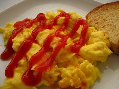 Huevos Revueltos con Catsup