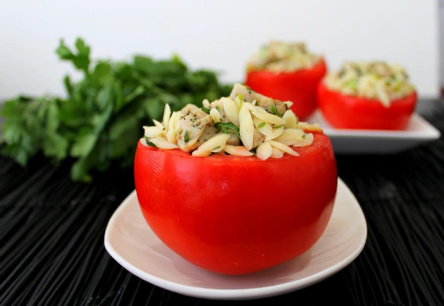 Jitomates Rellenos de Atún y Pasta