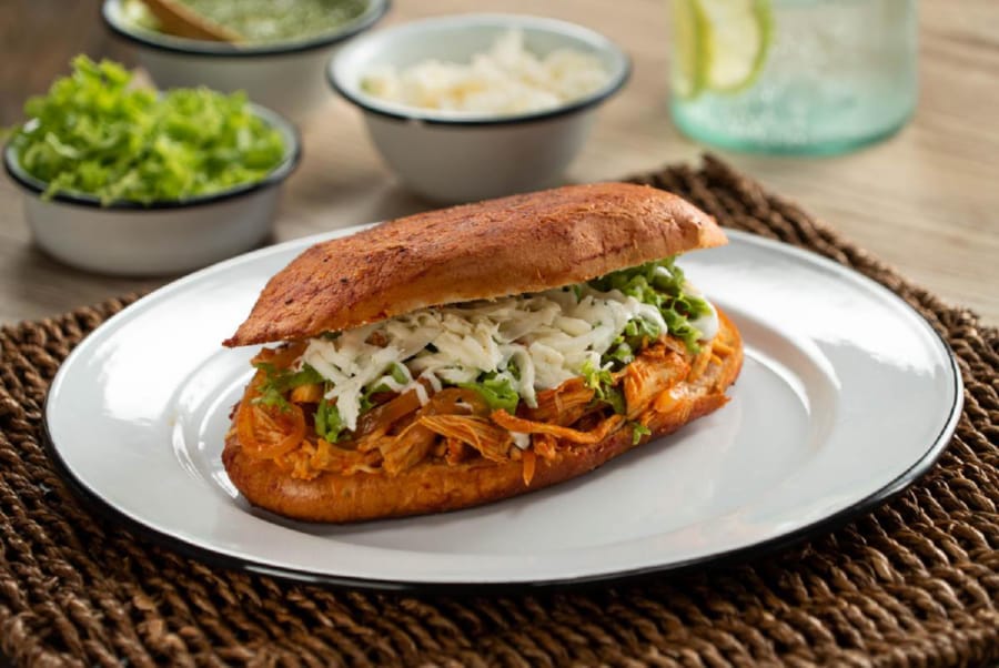 Pambazo de Tinga