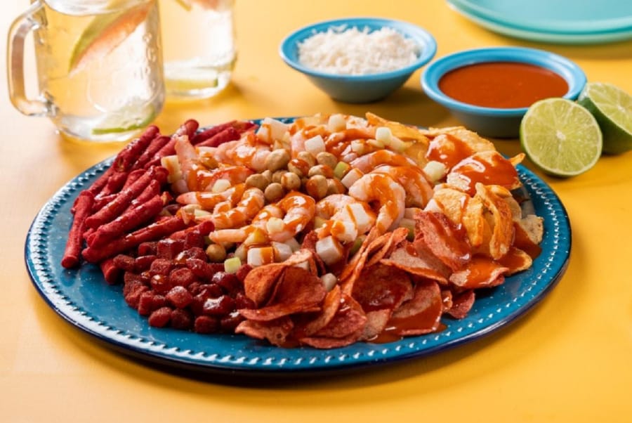 Papas Preparadas con Camarones a La Botanera 