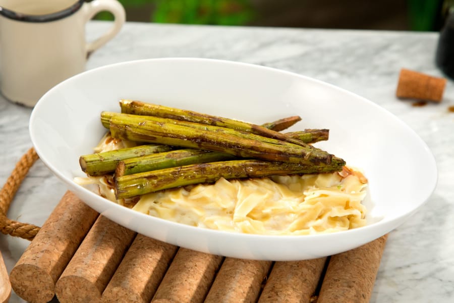 Pasta Alfredo con Espárragos y Vinagre Balsámico