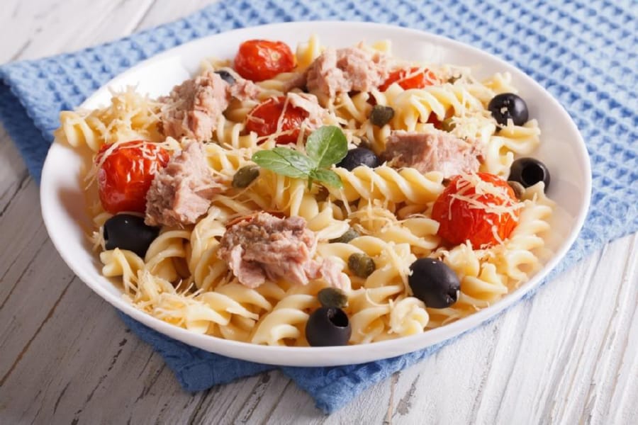 Pasta con Atún a la Mediterránea