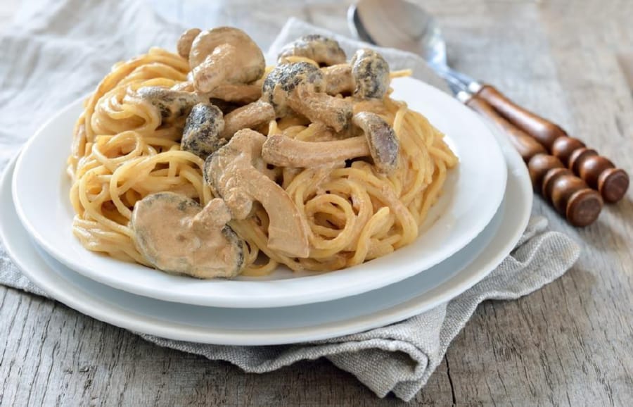 Pasta con Salsa Cremosa de Champiñones