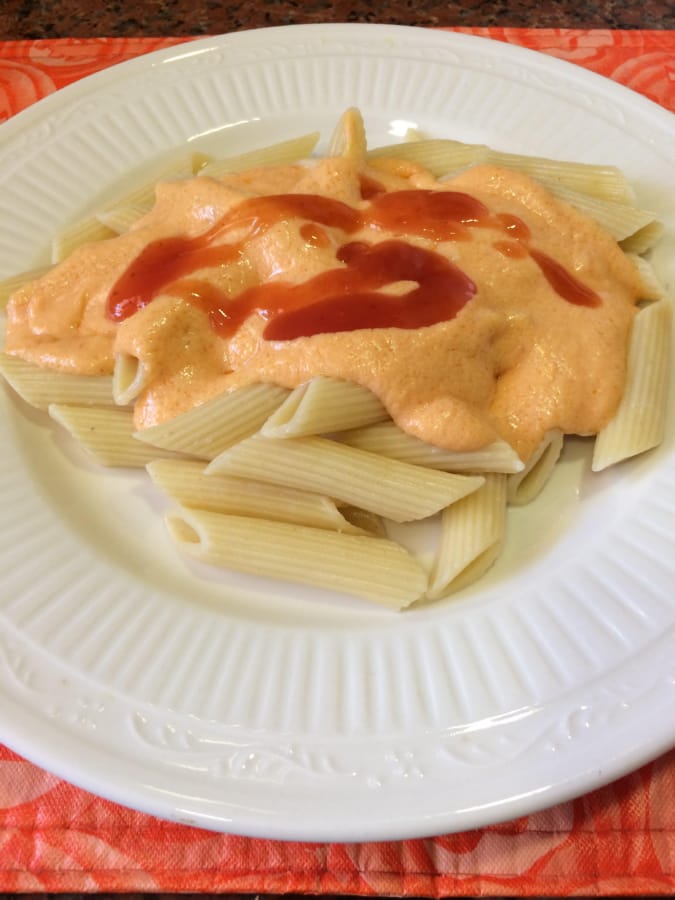 Pasta Cremosa de Queso Amarillo y Catsup