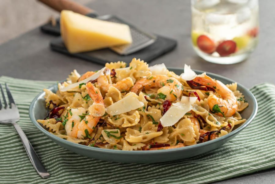 Pasta Farfalle Con Camarones Al Ajillo Con Sal Y Azucar