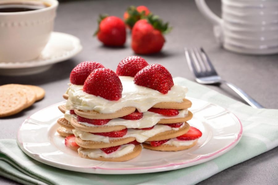 Pastel de Fresas con Crema en Refractario