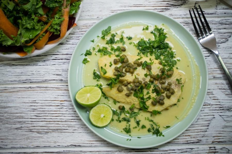 Pescado a la Mostaza con Limón y Alcaparras